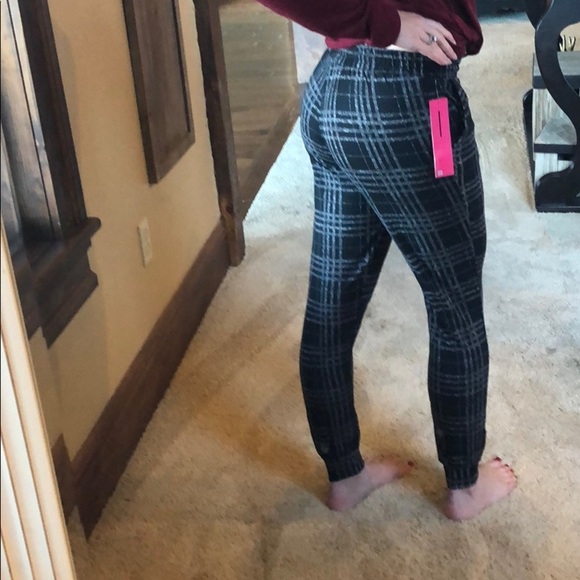 Plaid Joggers - Picture 2 of 4